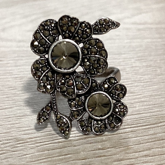 Fossil Silver Black Flower Ring Hematite Stones Marcasite Shimmery Whimsical - Picture 3 of 15